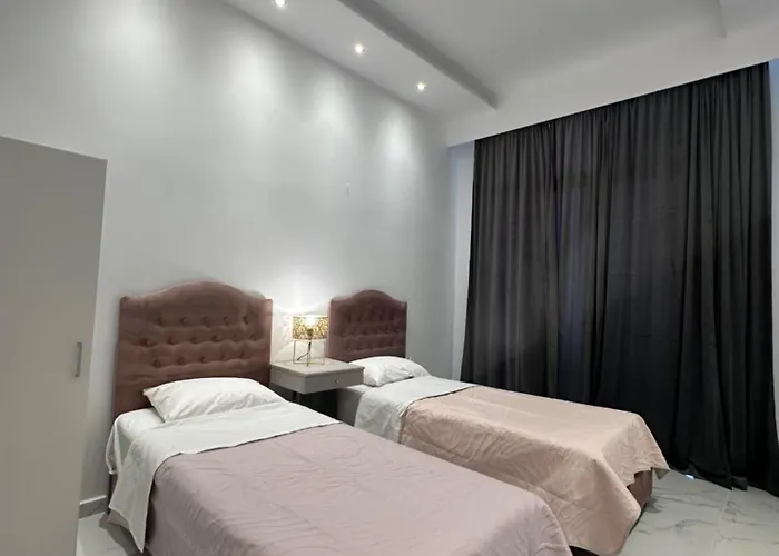 Center House * Rhodes City