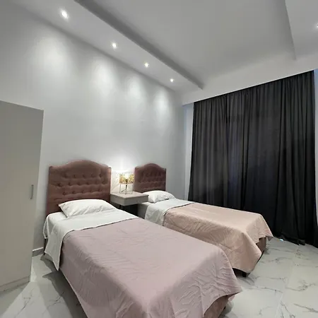 Center House * עיר רודוס